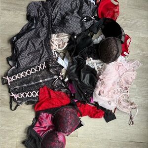 Victoria’s Secret Bras/corset/sets lot